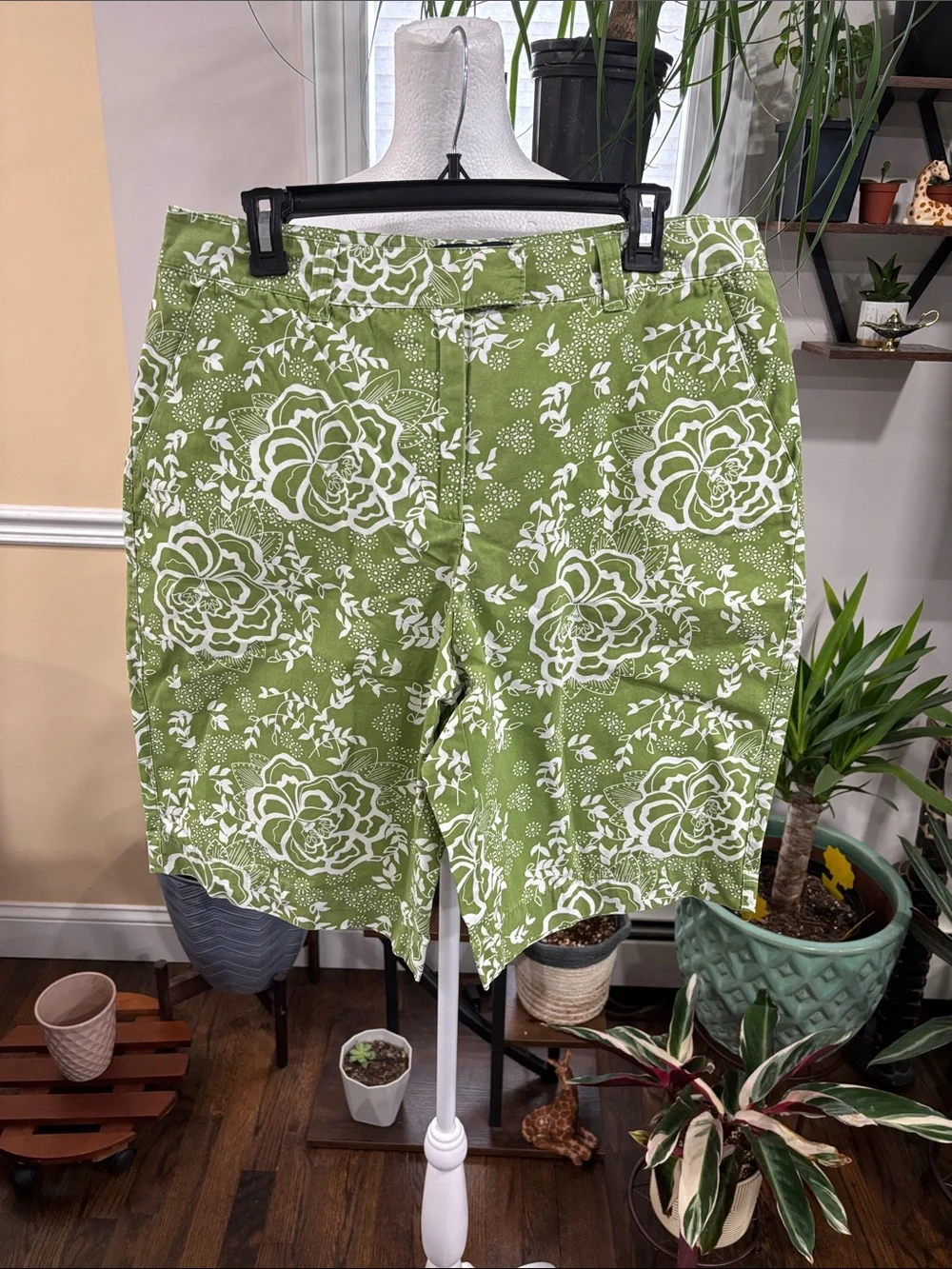 Basic Edition classic fit Green Floral Print Shorts size 12